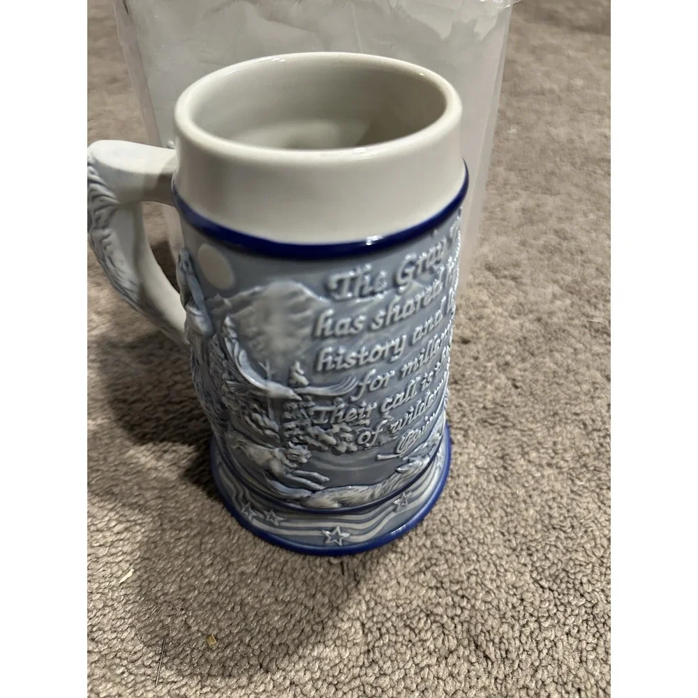 The Gray Wolf Stein American Animal Series Tom O'Brien 2000 3D Avon Limited